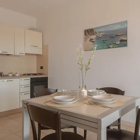 Stylish Le Fontane 1 Bedrapt B4 Sleeps 4 Apartment Villasimius