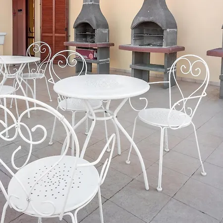 Stylish Le Fontane 1 Bedrapt B4 Sleeps 4 Apartment