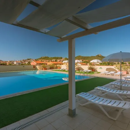 Stylish Le Fontane 1 Bedrapt B4 Sleeps 4 Villasimius