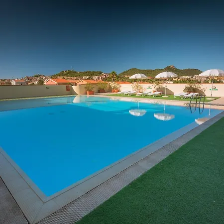 Stylish Le Fontane 1 Bedrapt B4 Sleeps 4 Lägenhet *
