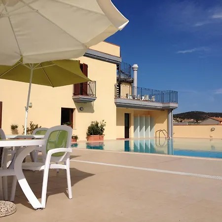 Stylish Le Fontane 1 Bedrapt B4 Sleeps 4 Apartment